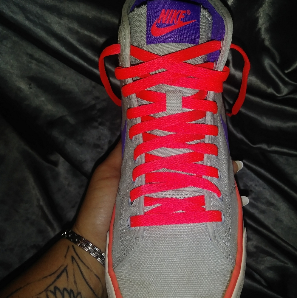 Nike - Picture 2 of 4